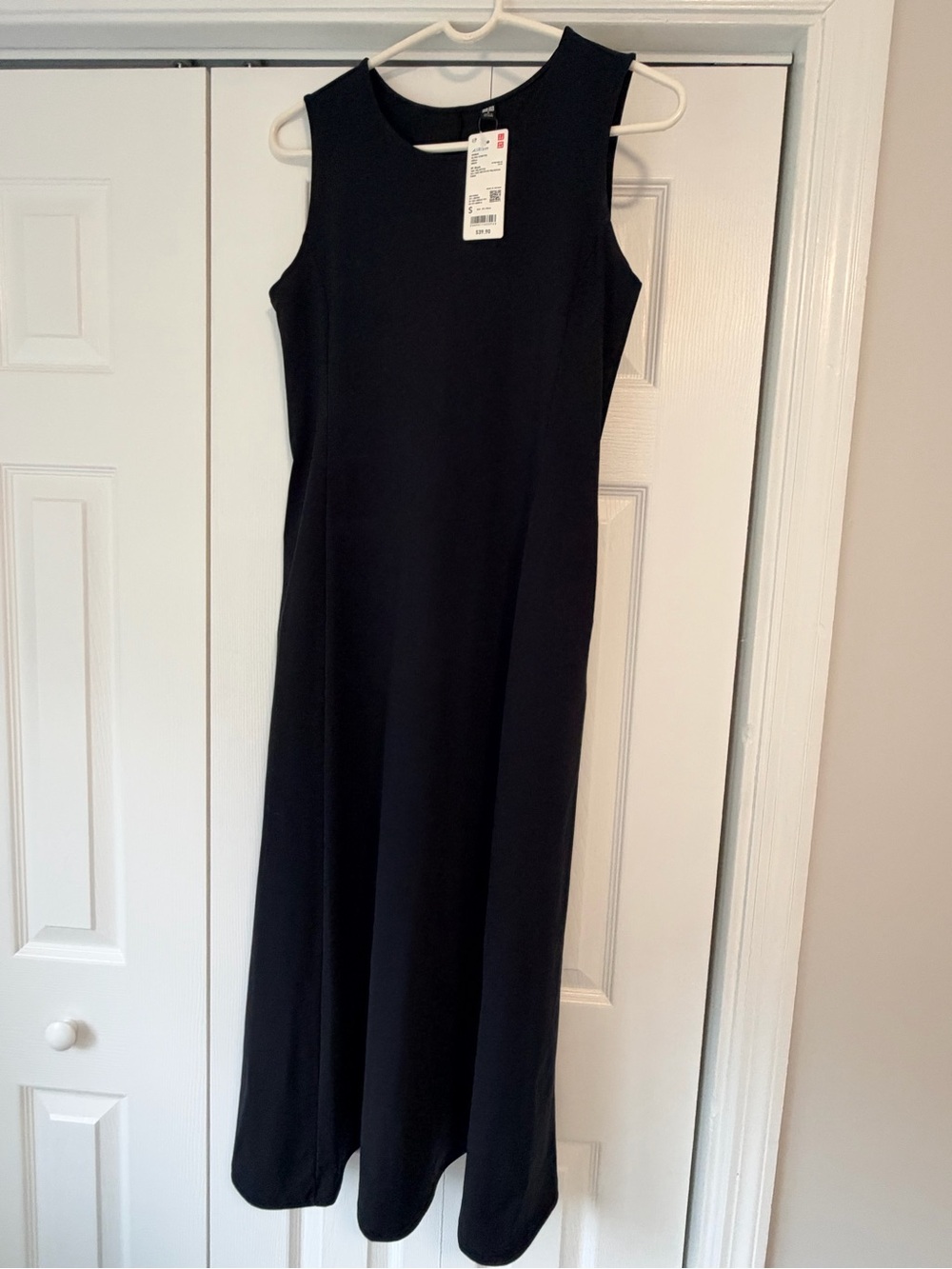 Uniqlo Black Sleeveless Maxi Dress